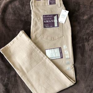 NWT Women’s Gloria Vanderbilt Jeans 10P short